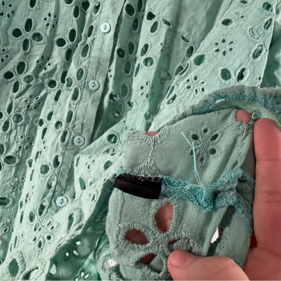 August Silk cotton top with eyelet design Split Neck Roll Tab muted green Sz XL - Picture 5 of 8